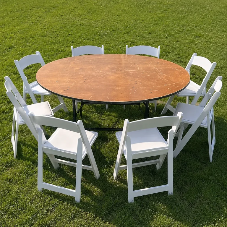 Round Table x Padded Chairs
